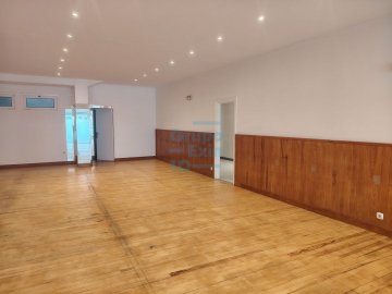 Foto 3 de Local en venta o alquiler, ideal para actividades comerciales o semi comerciales. en el Barrio del Antiguo en Donostia-San Sebastián