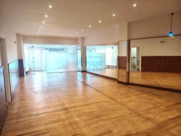 Foto 5 de Local en venta o alquiler, ideal para actividades comerciales o semi comerciales. en el Barrio del Antiguo en Donostia-San Sebastián