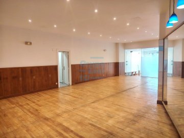 Foto 6 de Local en venta o alquiler, ideal para actividades comerciales o semi comerciales. en el Barrio del Antiguo en Donostia-San Sebastián
