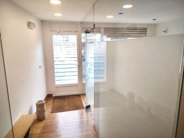 Foto 7 de Local en venta o alquiler, ideal para actividades comerciales o semi comerciales. en el Barrio del Antiguo en Donostia-San Sebastián