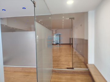 Foto 8 de Local en venta o alquiler, ideal para actividades comerciales o semi comerciales. en el Barrio del Antiguo en Donostia-San Sebastián