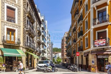 Foto 21 de Vivienda situada en pleno corazón del Barrio del Antiguo de Donostia-San Sebastián con amplias posibilidades de reforma y nueva distribución. Foto 21 de Vivienda situada en pleno corazón del Barrio del Antiguo de Donostia-San Sebastián con amplias posibilidades de reforma y nueva distribución.