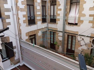 Foto 15 de Piso en venta a reformar en pleno corazón de la Parte Vieja de Donostia-San Sebastián