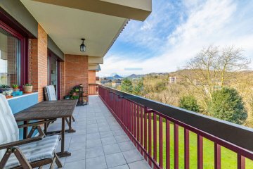 Foto 9 de Magnífica y luminosa vivienda con terraza a la venta, en San Sebastián