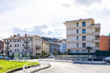 Foto 2 de Interesante piso en venta, totalmente exterior, ubicado en San Sebastián Foto 2 de Interesante piso en venta, totalmente exterior, ubicado en San Sebastián