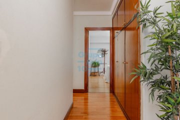 Foto 10 de Interesante piso en venta, totalmente exterior, ubicado en San Sebastián Foto 10 de Interesante piso en venta, totalmente exterior, ubicado en San Sebastián