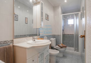 Foto 21 de Coqueta y práctica vivienda en venta, en San Sebastián