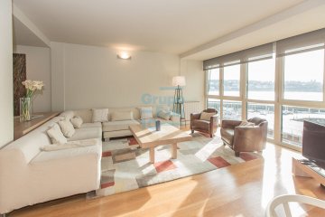 Foto 3 de Excepcional piso dúplex con vistas panorámicas a la Bahía de la Concha en Donostia-San Sebastián Foto 3 de Excepcional piso dúplex con vistas panorámicas a la Bahía de la Concha en Donostia-San Sebastián