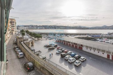 Foto 13 de Excepcional piso dúplex con vistas panorámicas a la Bahía de la Concha en Donostia-San Sebastián Foto 13 de Excepcional piso dúplex con vistas panorámicas a la Bahía de la Concha en Donostia-San Sebastián