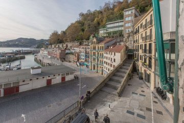 Foto 15 de Excepcional piso dúplex con vistas panorámicas a la Bahía de la Concha en Donostia-San Sebastián Foto 15 de Excepcional piso dúplex con vistas panorámicas a la Bahía de la Concha en Donostia-San Sebastián