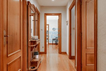 Foto 2 de Interesante, versátil y luminosa vivienda en venta, situada en el barrio del Antiguo. San Sebastián.