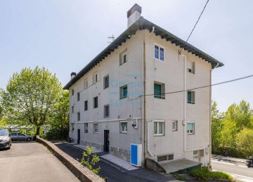 Foto 2 de Piso en venta en Ibaeta en zona muy tranquila