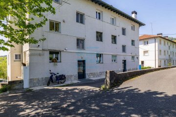 Foto 19 de Piso en venta en Ibaeta en zona muy tranquila