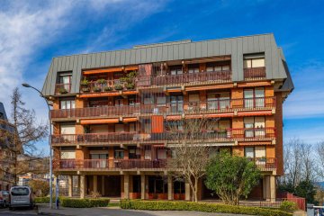 Foto 2 de Luminosa vivienda de diseño, con terraza y vistas despejadas a la venta, en San Sebastián