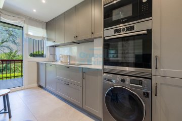 Foto 11 de Luminosa vivienda de diseño, con terraza y vistas despejadas a la venta, en San Sebastián