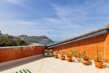 Foto 31 de Magnífico dúplex con vistas a La Concha y terraza exclusiva a la venta