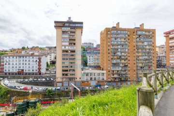 Foto 2 de En Rentería vivienda a la venta con licencia de vivienda turística