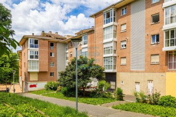 Foto 2 de Amplia vivienda familiar en venta en Mons Barrio de Intxaurrondo de San Sebastián bien comunicado con el centro de la ciudad.