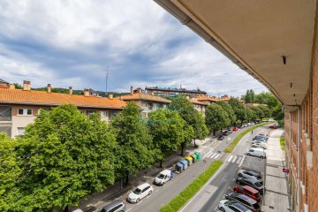 Foto 4 de Amplia vivienda familiar en venta en Mons Barrio de Intxaurrondo de San Sebastián bien comunicado con el centro de la ciudad.