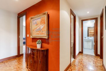 Foto 5 de Amplia vivienda familiar en venta en Mons Barrio de Intxaurrondo de San Sebastián bien comunicado con el centro de la ciudad.
