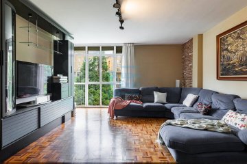 Foto 10 de Amplia vivienda familiar en venta en Mons Barrio de Intxaurrondo de San Sebastián bien comunicado con el centro de la ciudad.