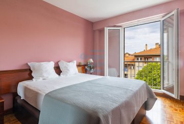 Foto 15 de Amplia vivienda familiar en venta en Mons Barrio de Intxaurrondo de San Sebastián bien comunicado con el centro de la ciudad.