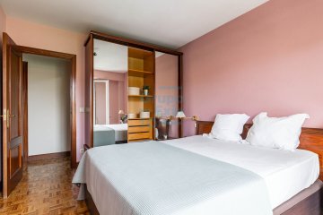 Foto 16 de Amplia vivienda familiar en venta en Mons Barrio de Intxaurrondo de San Sebastián bien comunicado con el centro de la ciudad.