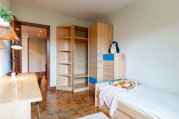 Foto 18 de Amplia vivienda familiar en venta en Mons Barrio de Intxaurrondo de San Sebastián bien comunicado con el centro de la ciudad.