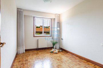 Foto 19 de Amplia vivienda familiar en venta en Mons Barrio de Intxaurrondo de San Sebastián bien comunicado con el centro de la ciudad.