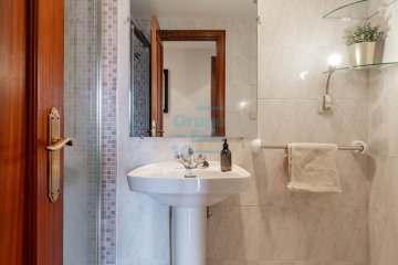 Foto 24 de Amplia vivienda familiar en venta en Mons Barrio de Intxaurrondo de San Sebastián bien comunicado con el centro de la ciudad.