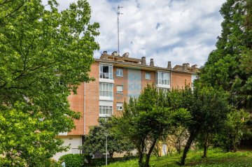 Foto 28 de Amplia vivienda familiar en venta en Mons Barrio de Intxaurrondo de San Sebastián bien comunicado con el centro de la ciudad.