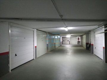 Foto 10 de Amplio garaje cerrado en venta con dos plazas independientes y espacio adicional libre.Ubicado en zona de Paseo de Miraconcha, San Sebastián.