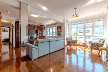 Foto 2 de Aukera paregabeko etxebizitza Altzan salgai / Estupenda oportunidad de piso a la venta en Alza.