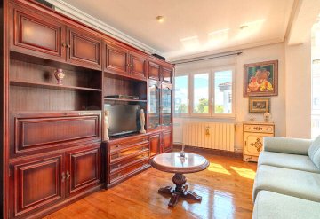 Foto 9 de Aukera paregabeko etxebizitza Altzan salgai / Estupenda oportunidad de piso a la venta en Alza.