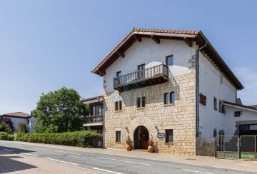 Foto 2 de Casa Rural Flor de Vida - Casa rural en venta con gran potencial turístico en Lizaso, Valle de Ultzama