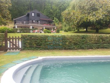 Foto 3 de Espectacular complejo rural, con casa, cabaña, piscina y terreno, a la venta en Hernani.
