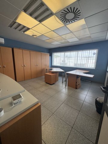 Foto 4 de Pabellón en alquiler en Pº Ubarburu, Martutene de 426 m2.