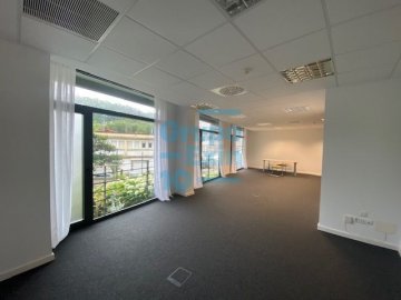 Foto 9 de Edificio representativo solo oficinas
