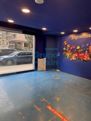 Foto 19 de Fachada principal a Carlos I.