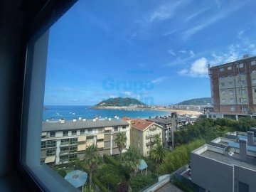 Foto 2 de Vistas bahia, con garaje cerrado. Vacío