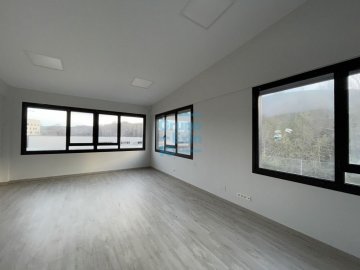 Foto 3 de Oficina de esquina a estrenar, exterior con baño. Foto 3 de Oficina de esquina a estrenar, exterior con baño.