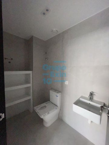 Foto 7 de Oficina de esquina a estrenar, exterior con baño. Foto 7 de Oficina de esquina a estrenar, exterior con baño.