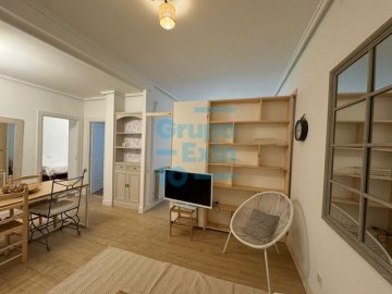 Foto 2 de Piso exterior con balcón, amueblado