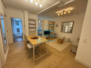 Foto 3 de Piso exterior con balcón, amueblado