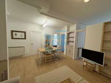 Foto 4 de Piso exterior con balcón, amueblado