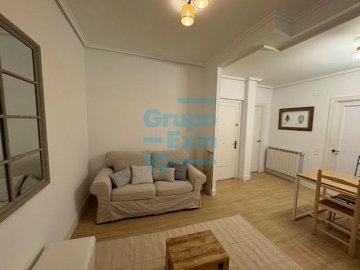 Foto 6 de Piso exterior con balcón, amueblado