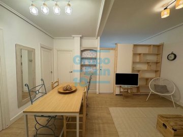 Foto 8 de Piso exterior con balcón, amueblado