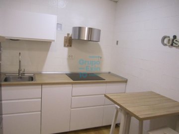 Foto 9 de Piso exterior con balcón, amueblado