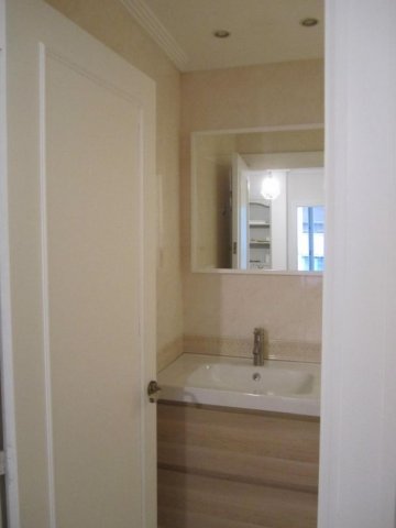 Foto 10 de Piso exterior con balcón, amueblado