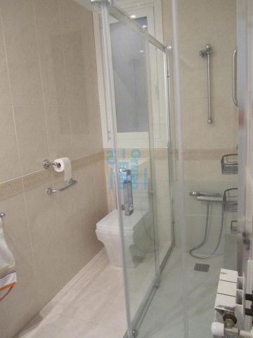 Foto 11 de Piso exterior con balcón, amueblado